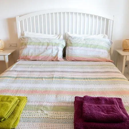 Gran Terraza, Al Lado Del Mar. *